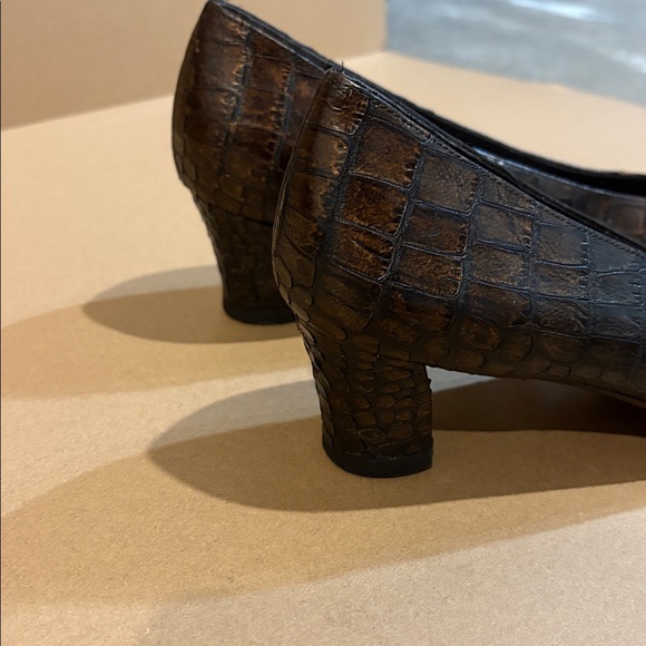 Stuart Weitzman Shiny Dark brown snakeskin heels - Picture 4 of 6